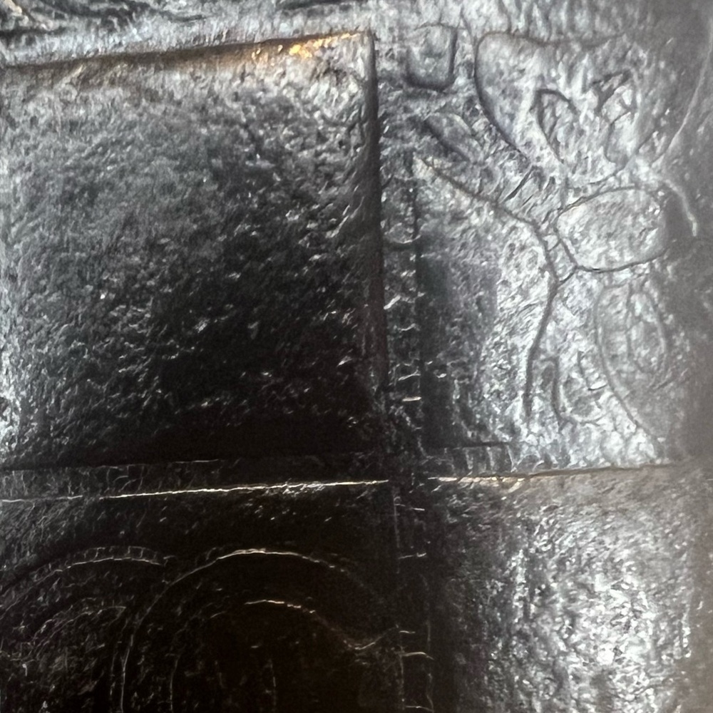 ❤️CHANEL PRECIOUS SYMBOLS ICON LUCKY COMPACT WALLET - Picture 10 of 16